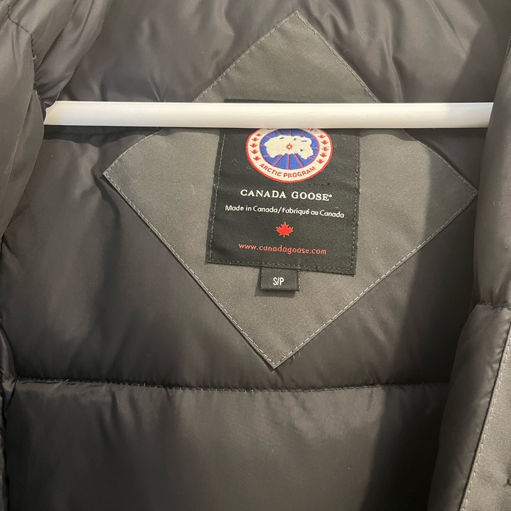 Women’s Canada Goose Winter Jacket - Picture 4 of 8